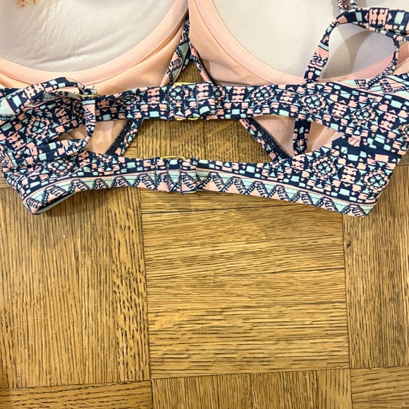 Geometric Patterned Bikini set - Picture 2 of 3